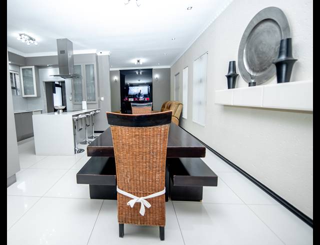 4.5 BEDROOM FREESTANDING FOR SALE IN CRYSTAL PARK